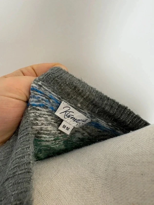 🌸 Grey Pattern V-Neck Winter Sweater Size 38/M 🌸 – photo 3